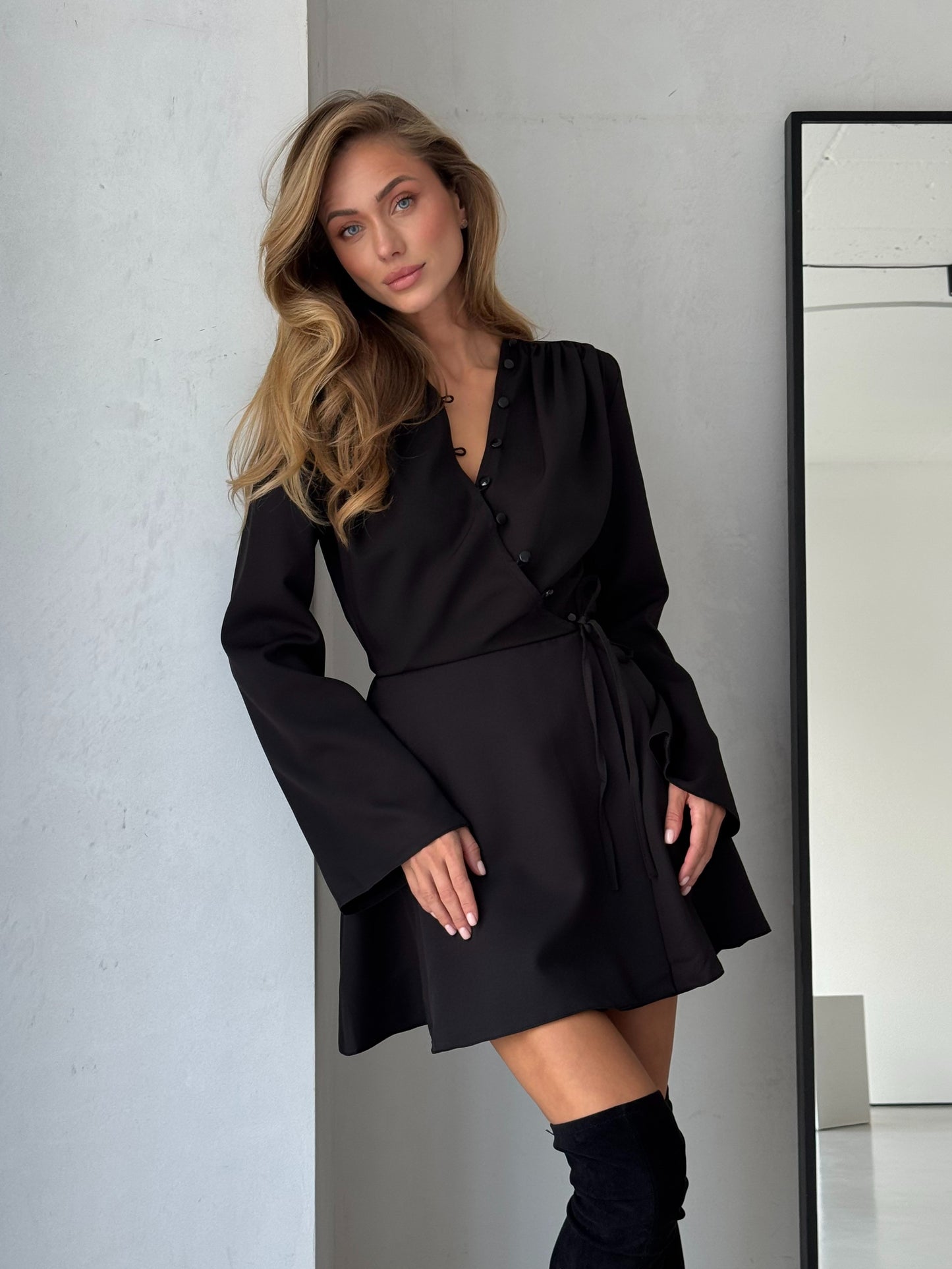 Juoda mini suknelė AVA