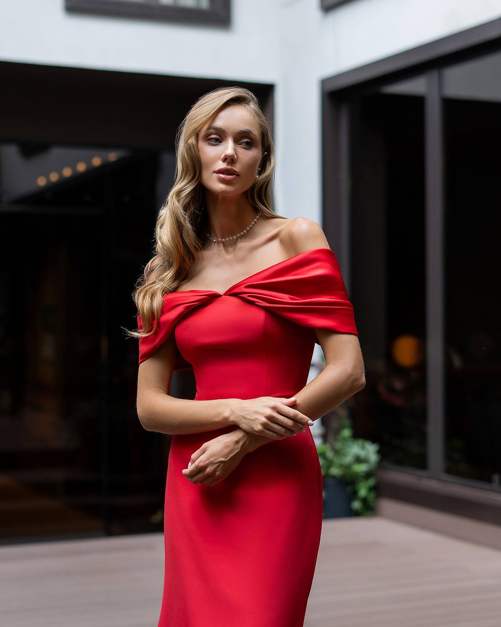 Raudona maxi suknelė GINEVRA