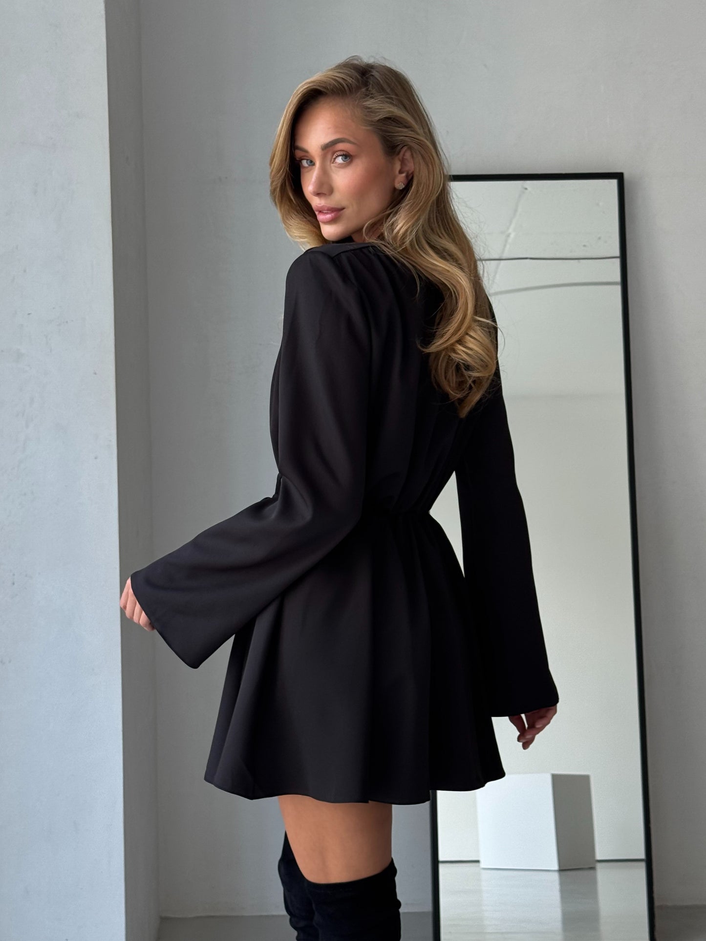 Juoda suknelė AVA