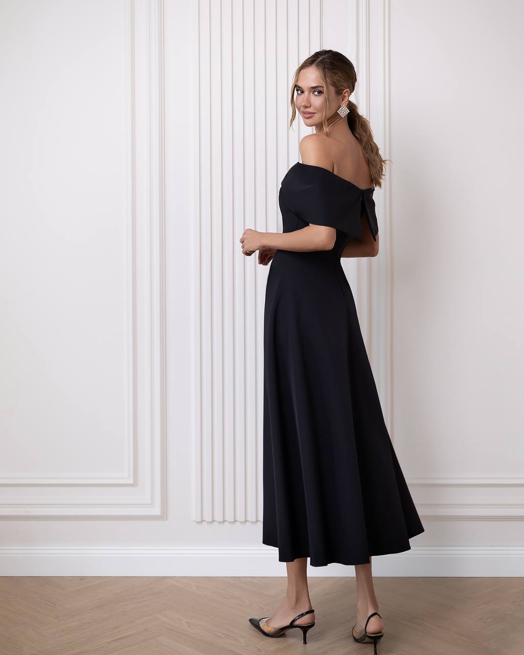 Juoda midi suknelė AMELIA