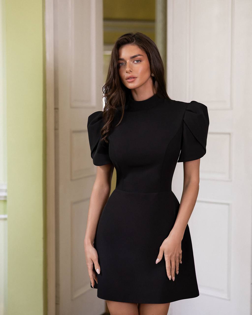 Juoda mini suknelė DELINA