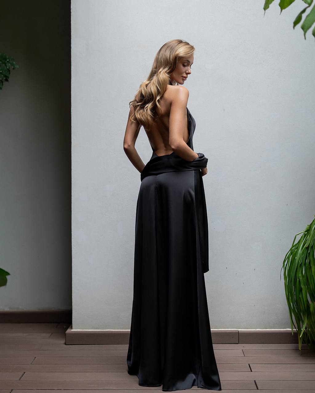 Juoda maxi suknelė VITTORIA