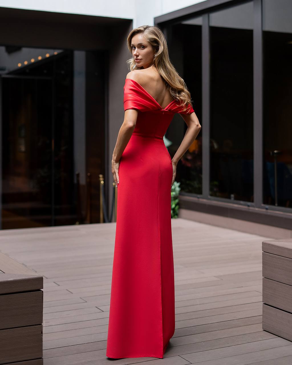 Raudona maxi suknelė GINEVRA