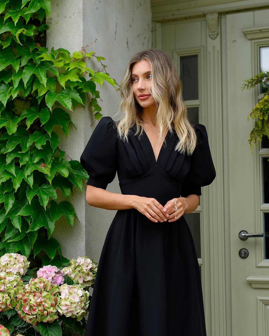 Juoda midi suknelė GRACE