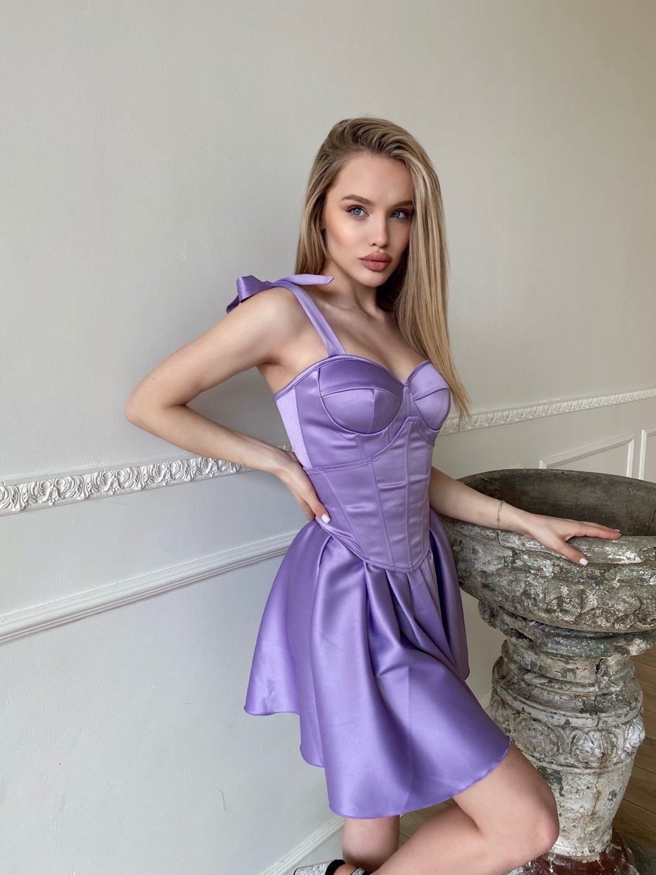 Violetinė korsetinė suknelė EMA